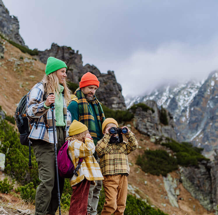 Familie beim Wandern