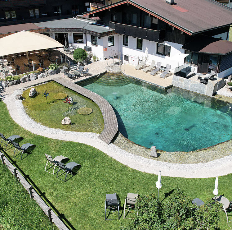 Drohnenaufnahme Pool