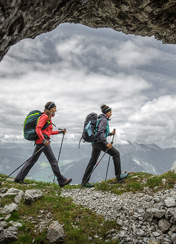 Zwei Wanderer am Berg